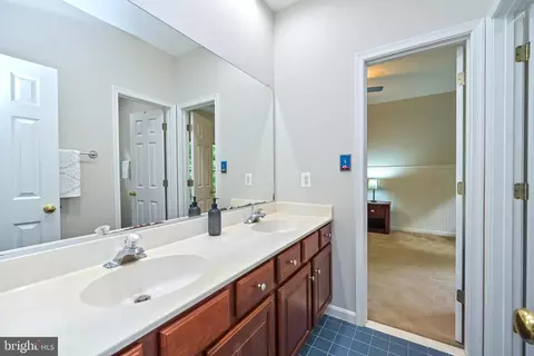 Bath - 8541 Tommy Ct, Manassas, VA 20112 photo 7 of 9