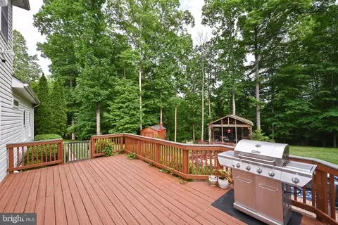 Exterior - 8541 Tommy Ct, Manassas, VA 20112 photo 5 of 32