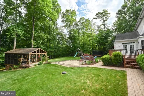 Exterior - 8541 Tommy Ct, Manassas, VA 20112 photo 7 of 32