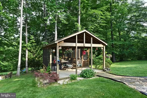 Exterior - 8541 Tommy Ct, Manassas, VA 20112 photo 10 of 32