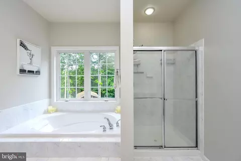 Bath - 8541 Tommy Ct, Manassas, VA 20112 photo 5 of 9