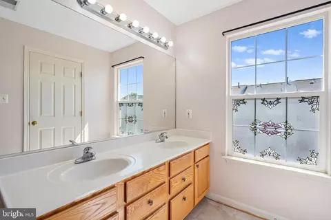 Bath - 11109 Doubleday Ln, Manassas, VA 20109 photo 2 of 2