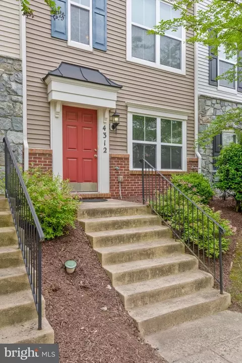 4312 Potomac Highlands Cir, Triangle, VA 22172 photo 3