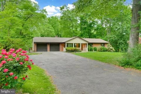 18310 Candice Dr, Triangle, VA 22172 photo 2