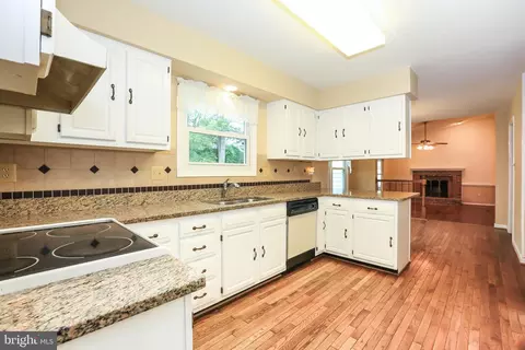 13989 Dancing Twig Dr, Gainesville, VA 20155 photo 17