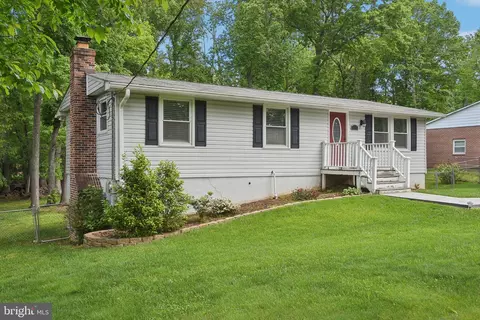 8018 Sinclair Mill Rd, Manassas, VA 20112 photo 2