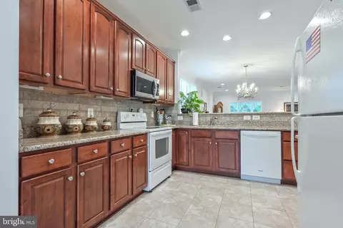 4022 Lunar Eclipse Dr, Dumfries, VA 22025 photo 17