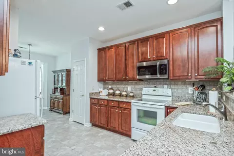 4022 Lunar Eclipse Dr, Dumfries, VA 22025 photo 18