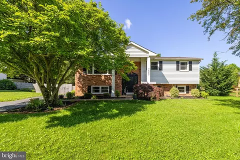 7802 Ontario Rd, Gainesville, VA 20155