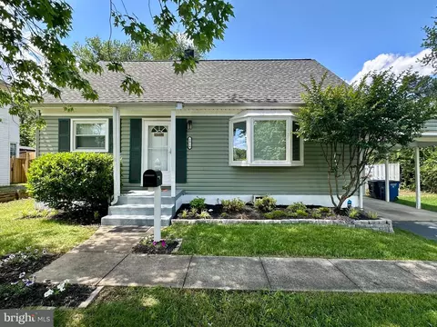1816 Warren Dr, Woodbridge, VA 22191