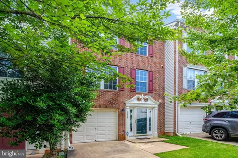 15724 Viewpoint Cir, Dumfries, VA 22025