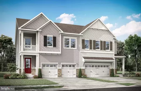 18041 Woods Overlook Dr, Dumfries, VA 22026