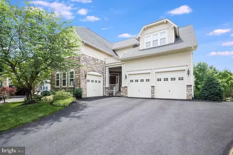 9250 Falling Water Dr, Bristow, VA 20136