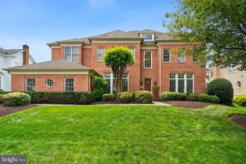 8337 Roxborough Loop, Gainesville, VA 20155