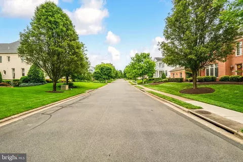 View/Area - 8337 Roxborough Loop, Gainesville, VA 20155 photo 1 of 7