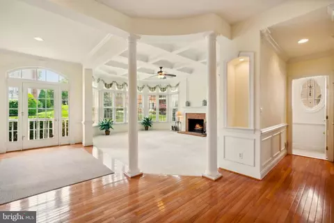 Living - 8337 Roxborough Loop, Gainesville, VA 20155 photo 3 of 7