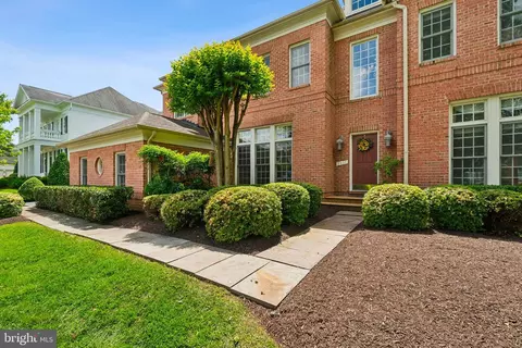 Exterior - 8337 Roxborough Loop, Gainesville, VA 20155 photo 6 of 14