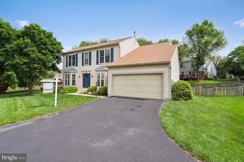 2786 Maple Ridge Dr, Woodbridge, VA 22192