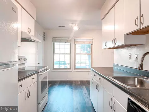 Kitchen - 7554 Belle Grae Dr, Manassas, VA 20109 photo 1 of 2