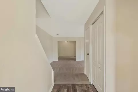 Entry Way - 7554 Belle Grae Dr, Manassas, VA 20109 photo 2 of 5
