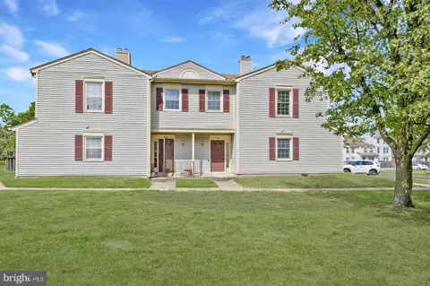Exterior - 7554 Belle Grae Dr, Manassas, VA 20109 photo 2 of 3