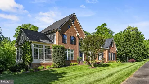 Exterior - 7313 Great Mere Ct, Manassas, VA 20112 photo 4 of 11