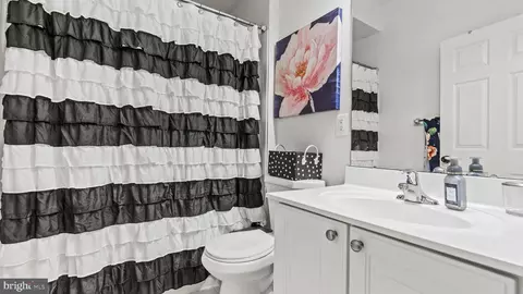 Bath - 7313 Great Mere Ct, Manassas, VA 20112 photo 3 of 5