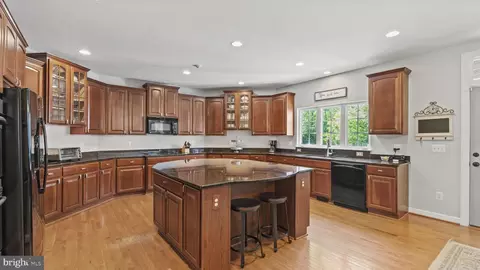 Kitchen - 7313 Great Mere Ct, Manassas, VA 20112 photo 2 of 2