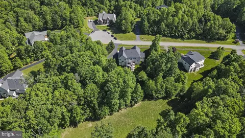 View/Area - 7313 Great Mere Ct, Manassas, VA 20112 photo 7 of 9