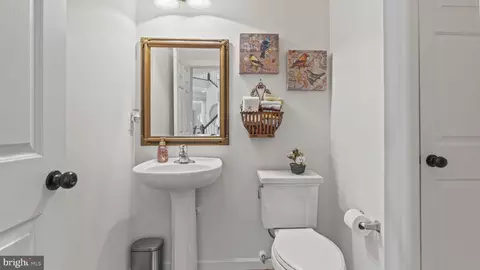 Entry Way - 7313 Great Mere Ct, Manassas, VA 20112 photo 4 of 10