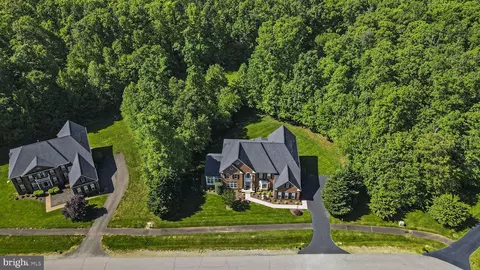 View/Area - 7313 Great Mere Ct, Manassas, VA 20112 photo 4 of 9