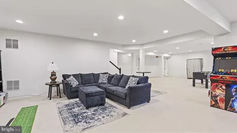 Entry Way - 7313 Great Mere Ct, Manassas, VA 20112 photo 9 of 10