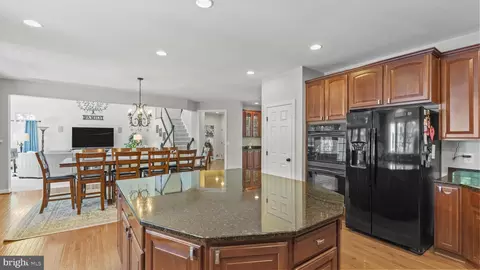 Entry Way - 7313 Great Mere Ct, Manassas, VA 20112 photo 7 of 10