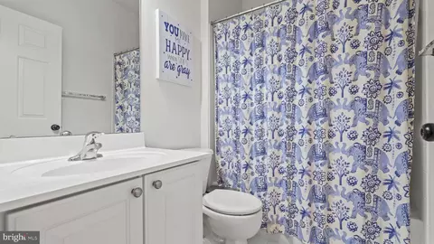 Bath - 7313 Great Mere Ct, Manassas, VA 20112 photo 1 of 5