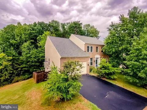 4082 Cardinal Crest Dr, Woodbridge, VA 22193