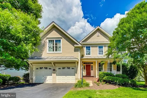 5798 Waterloo Bridge Cir, Haymarket, VA 20169