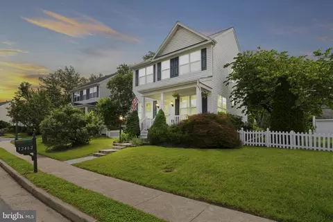 12462 Iona Sound Dr, Bristow, VA 20136
