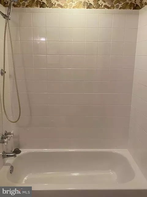 Bath - 13071 Pershing Dr, Manassas, VA 20112 photo 16 of 17