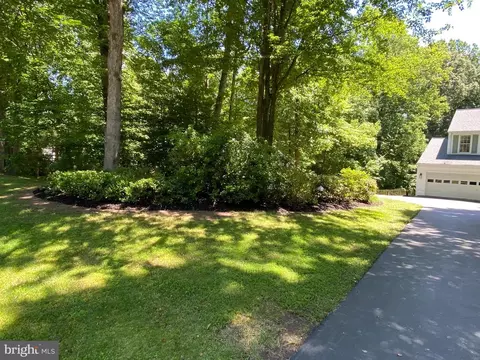 Exterior - 13071 Pershing Dr, Manassas, VA 20112 photo 4 of 36