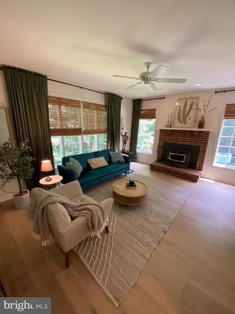Living - 13071 Pershing Dr, Manassas, VA 20112 photo 1 of 2