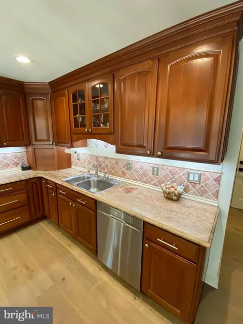 Kitchen - 13071 Pershing Dr, Manassas, VA 20112 photo 4 of 11