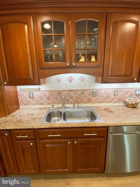 Kitchen - 13071 Pershing Dr, Manassas, VA 20112 photo 5 of 11
