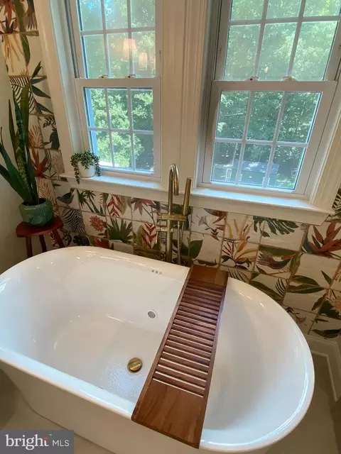 Bath - 13071 Pershing Dr, Manassas, VA 20112 photo 8 of 17
