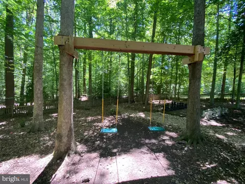 Exterior - 13071 Pershing Dr, Manassas, VA 20112 photo 20 of 36