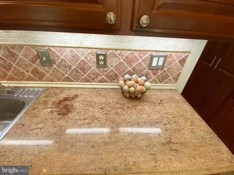 Kitchen - 13071 Pershing Dr, Manassas, VA 20112 photo 6 of 11