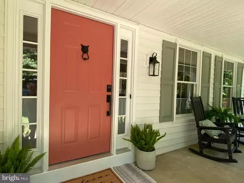 Exterior - 13071 Pershing Dr, Manassas, VA 20112 photo 9 of 36