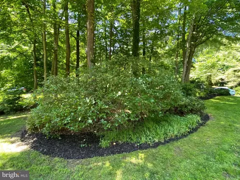 Exterior - 13071 Pershing Dr, Manassas, VA 20112 photo 6 of 36