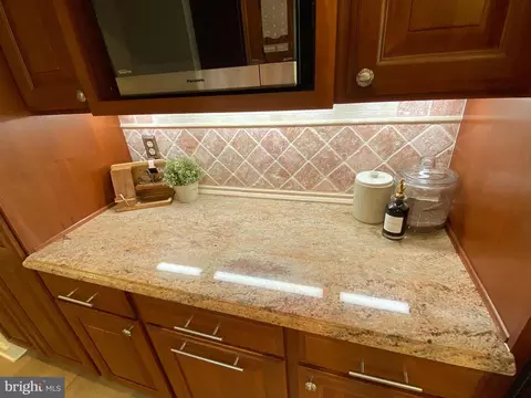 Kitchen - 13071 Pershing Dr, Manassas, VA 20112 photo 8 of 11