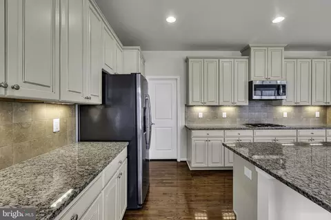 4475 Weejun Loop, Woodbridge, VA 22192 photo 12