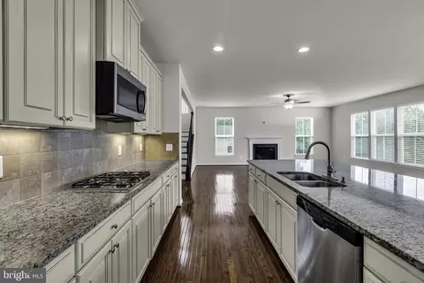 4475 Weejun Loop, Woodbridge, VA 22192 photo 13